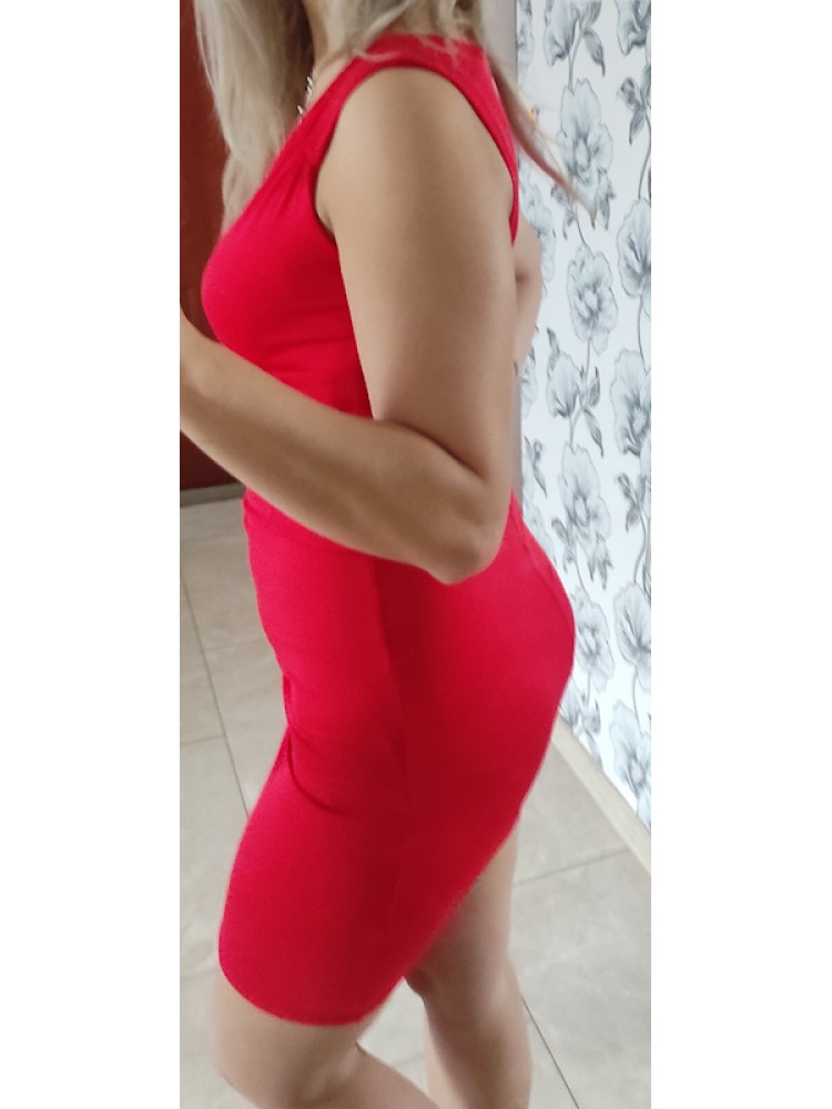 Raudona suknelė 4