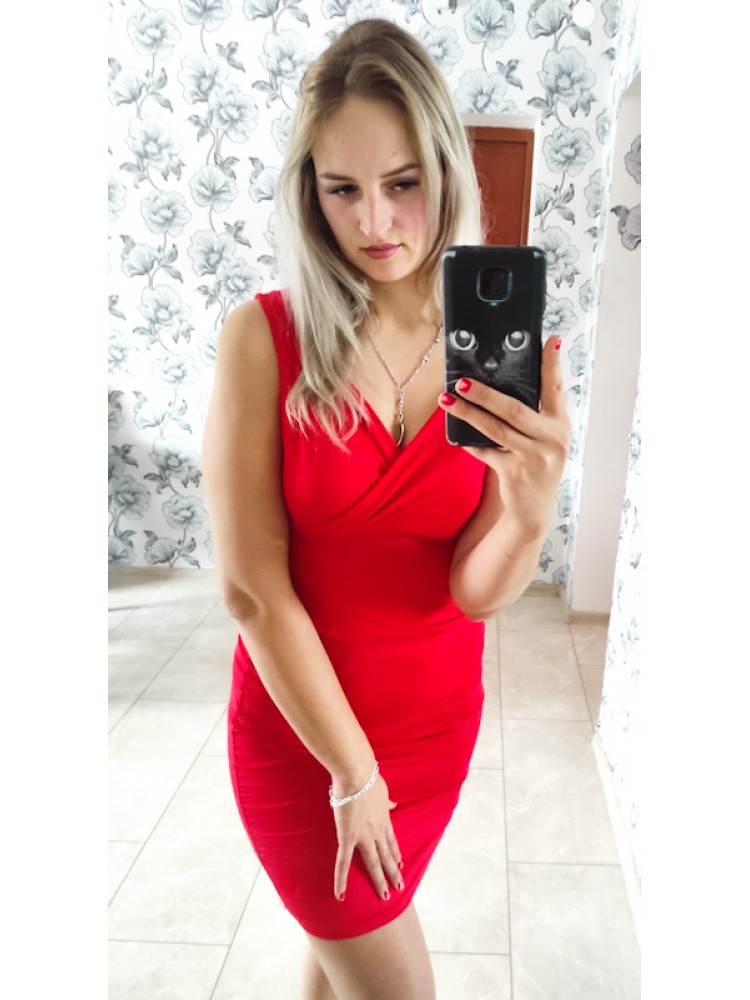 Raudona suknelė 4